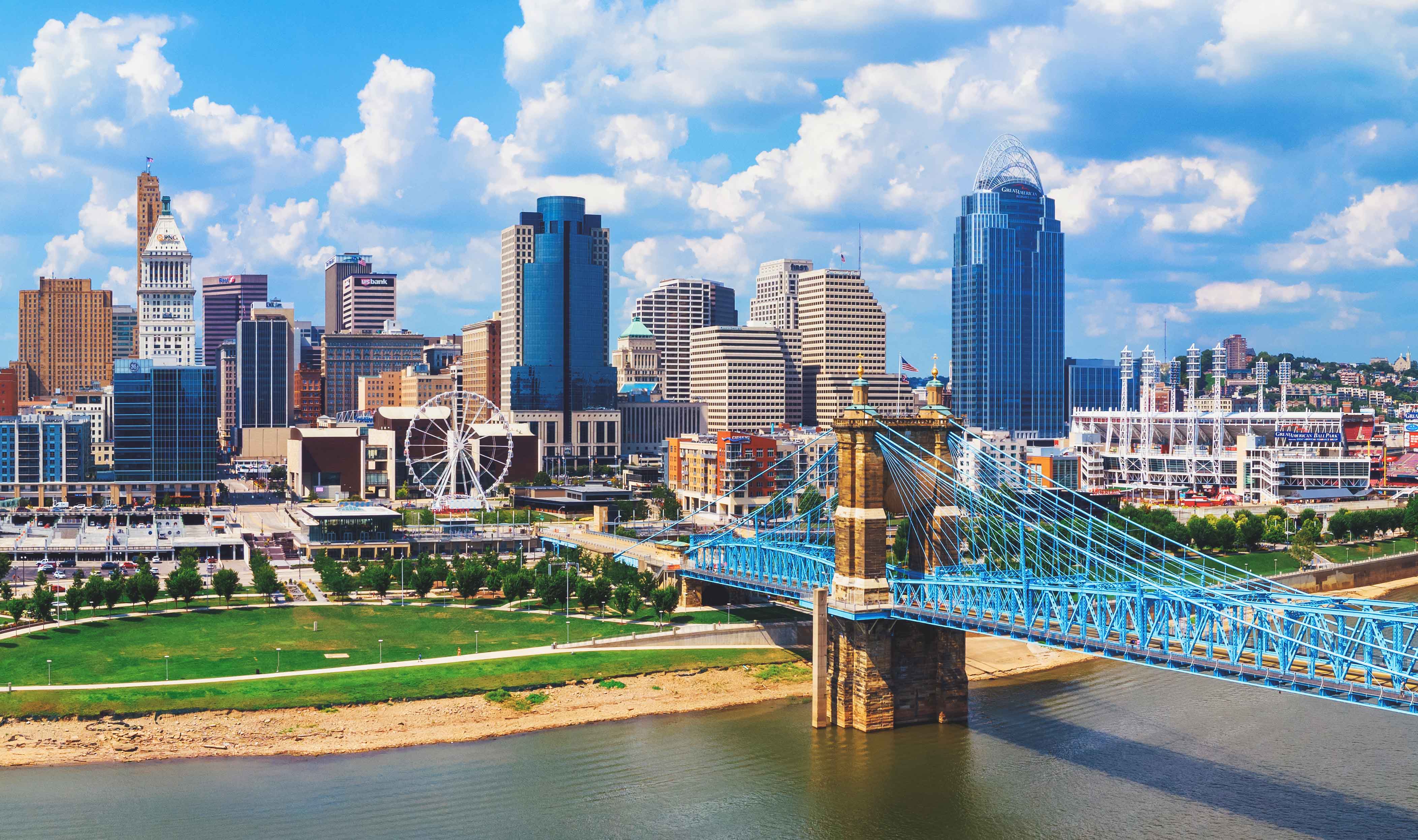 cincinnati-skyline-roebling-suspension-bridge-ohio-river