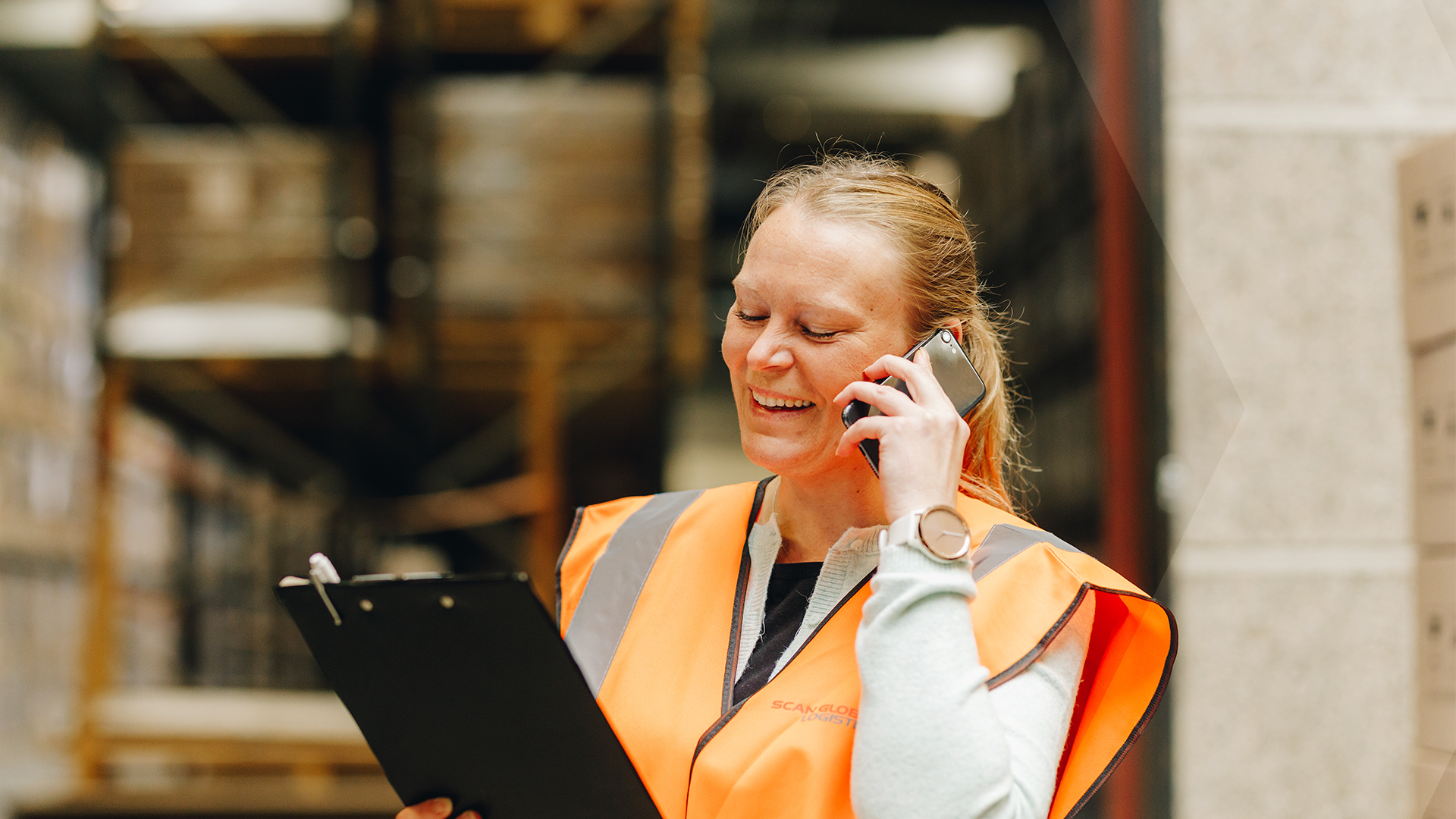 industries-logistics-professional-warehouse