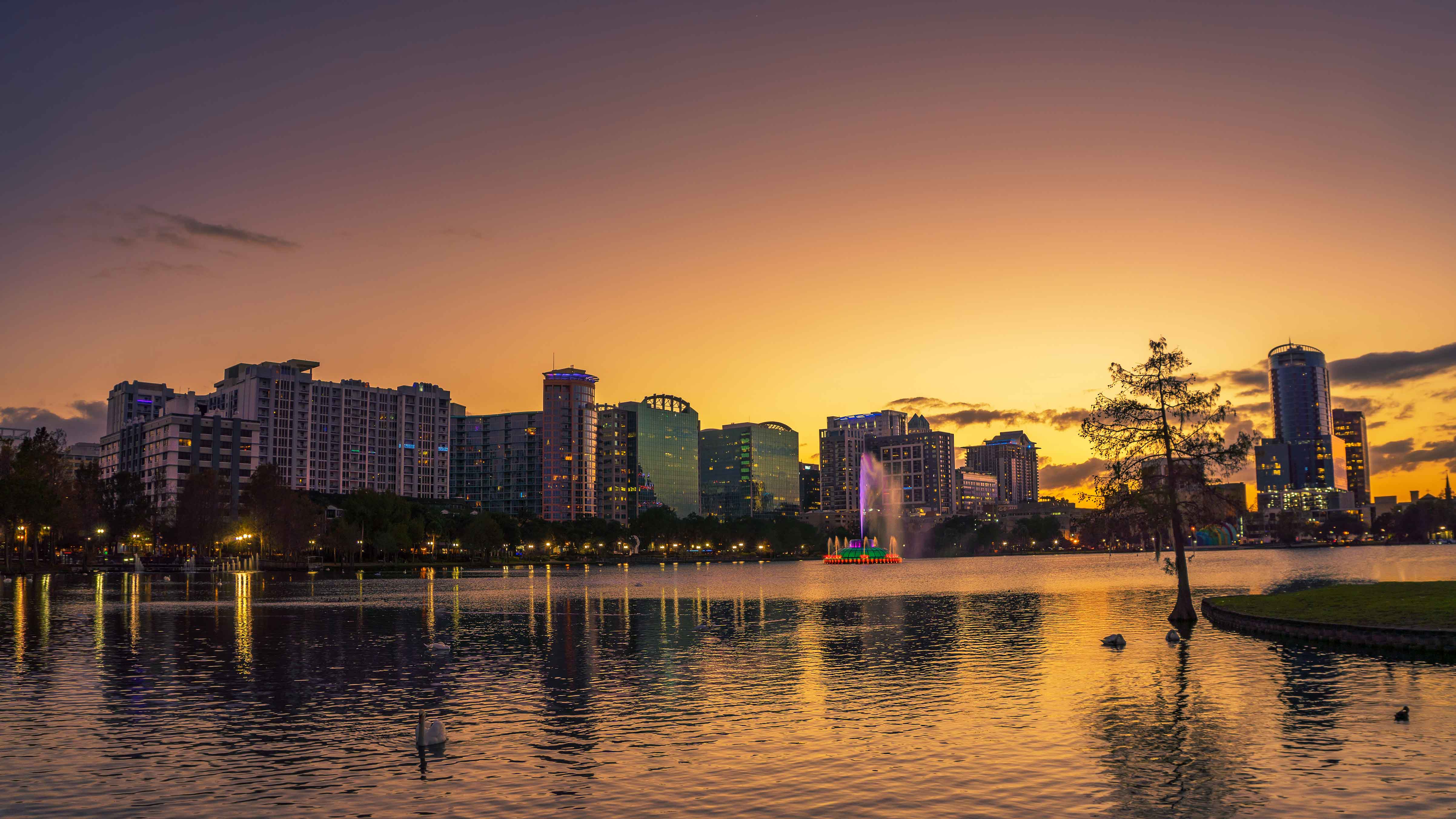 orlando-downtown-lake-eola-sunset-skyline