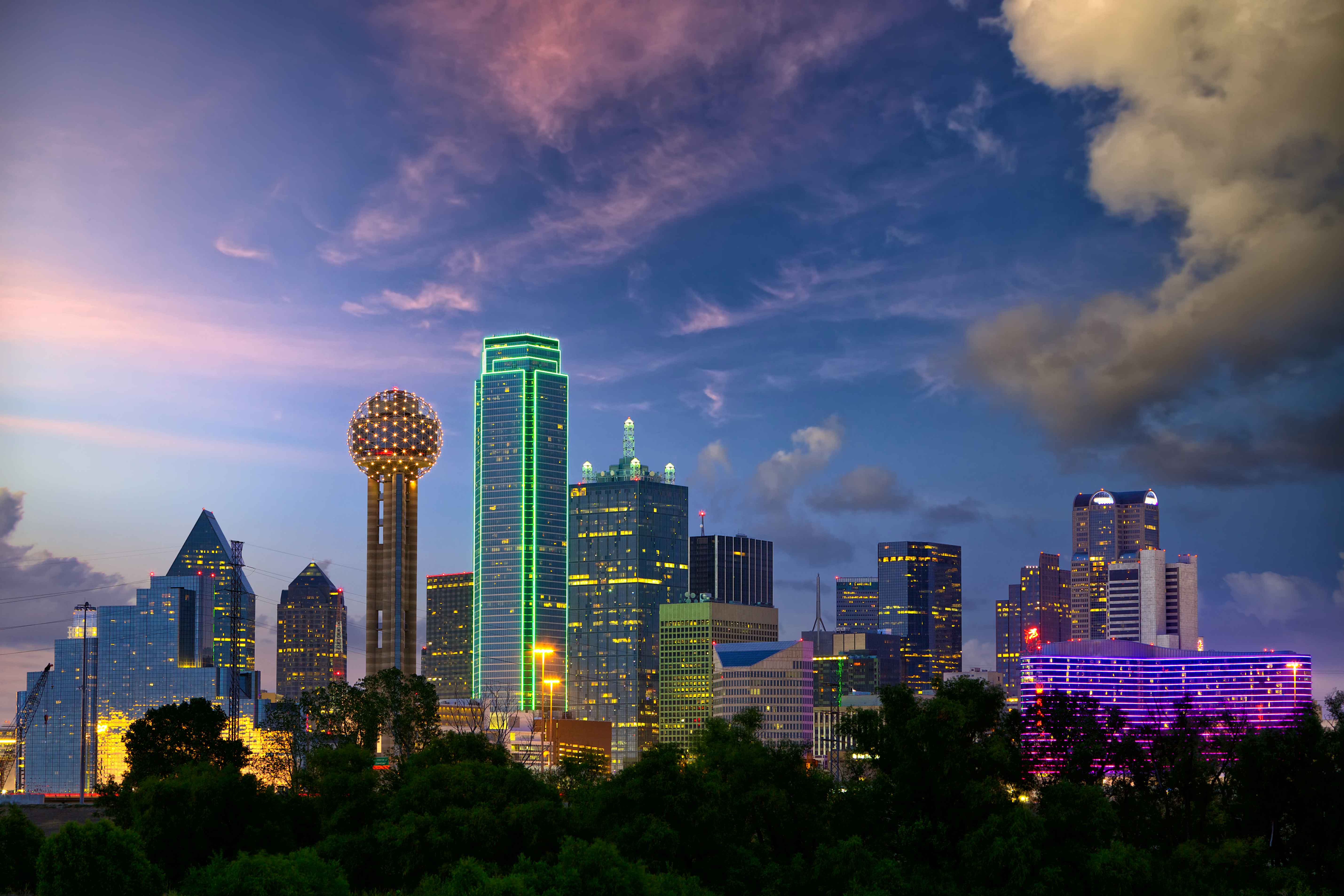 dallas-texas-night-skyline-reunion-tower