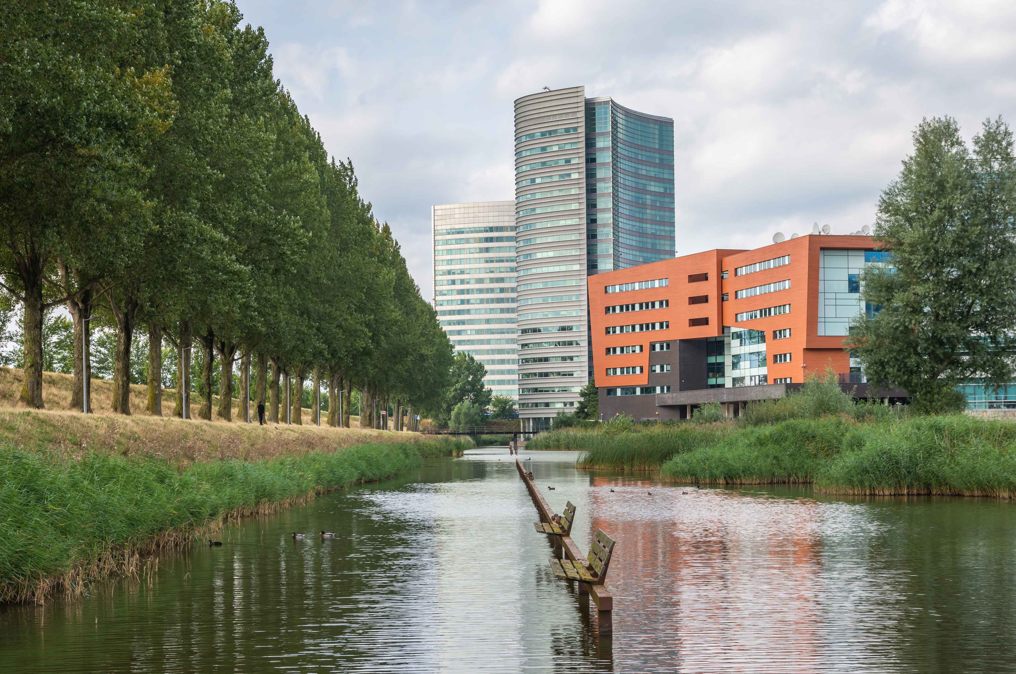 hoofddorp-canal-modern-architecture