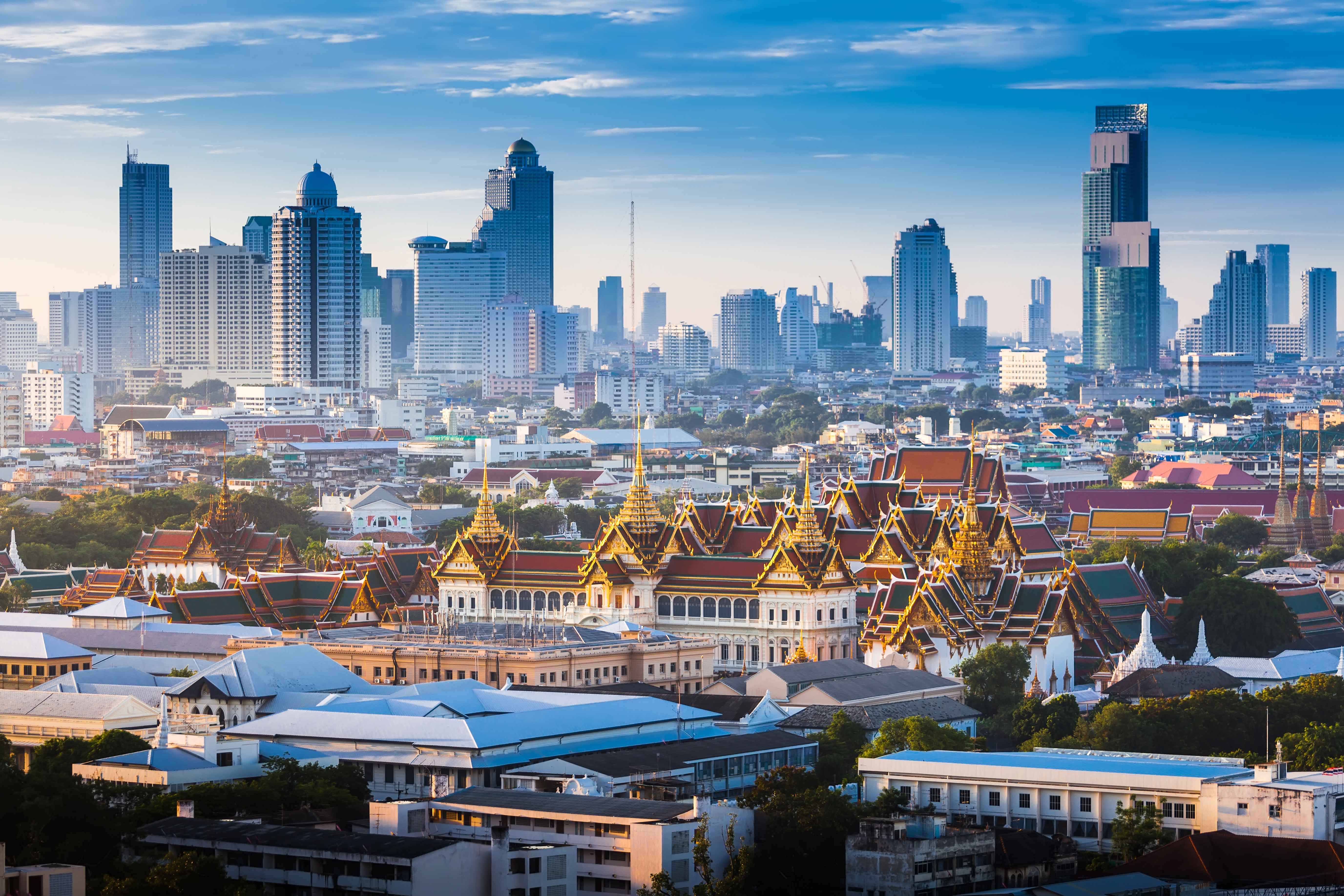 bangkok-grand-palace-modern-skyline