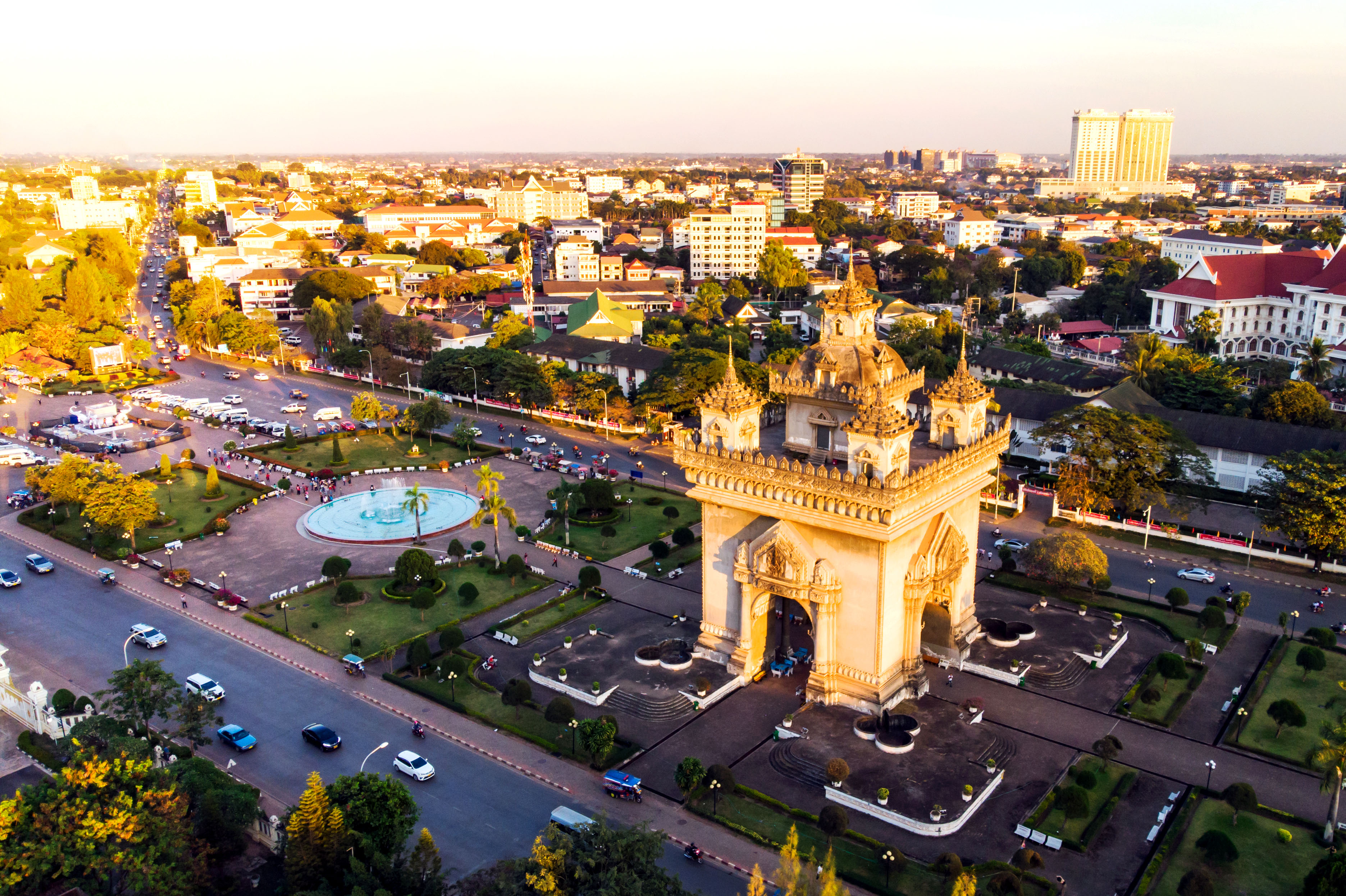 patuxai-monument-vientiane-laos