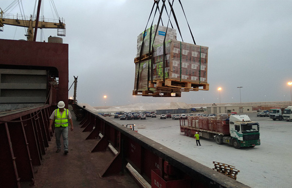 humanitarian-logistics-cargo-ship-unloading