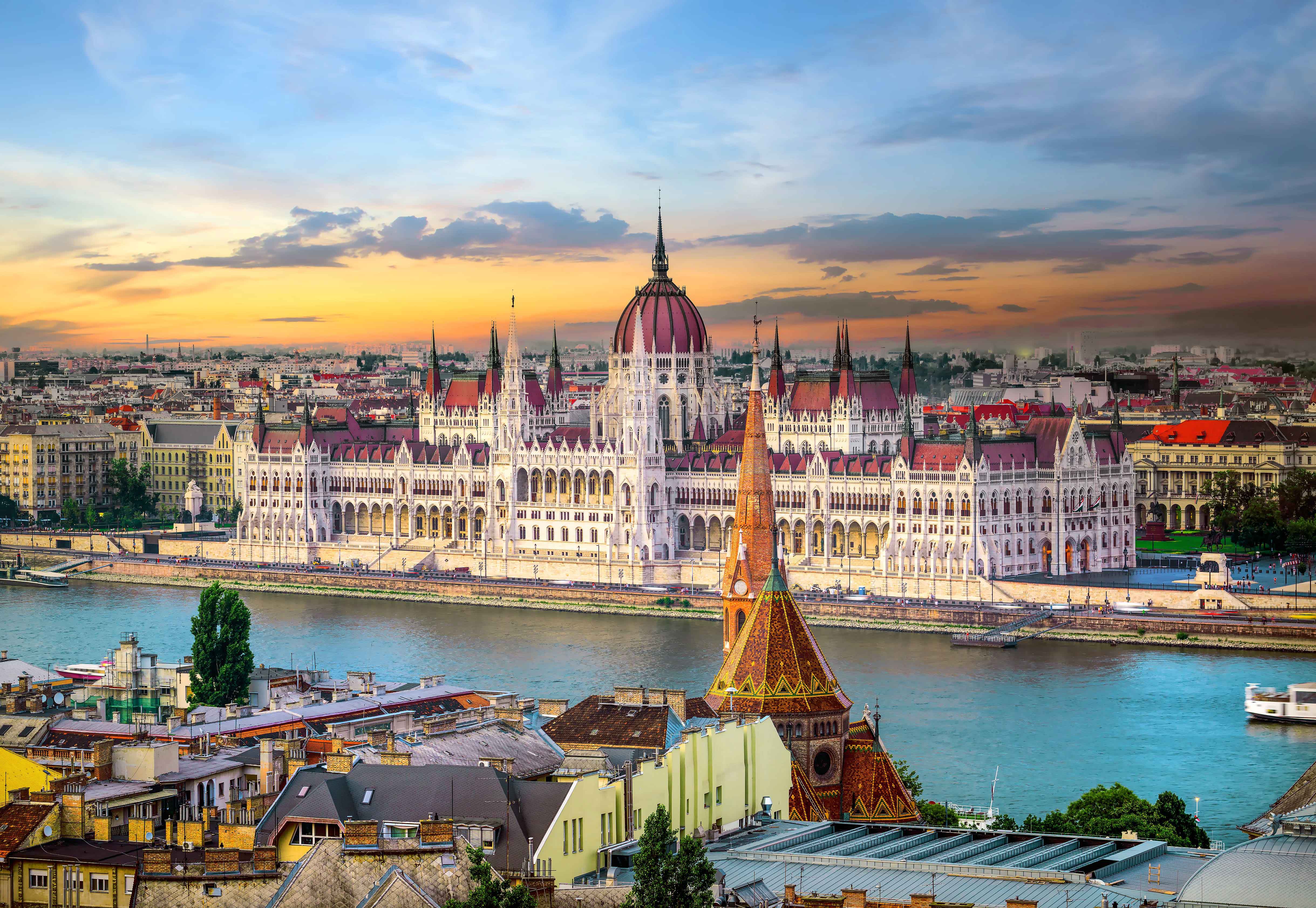 budapest-hungarian-parliament-danube-river-sunset