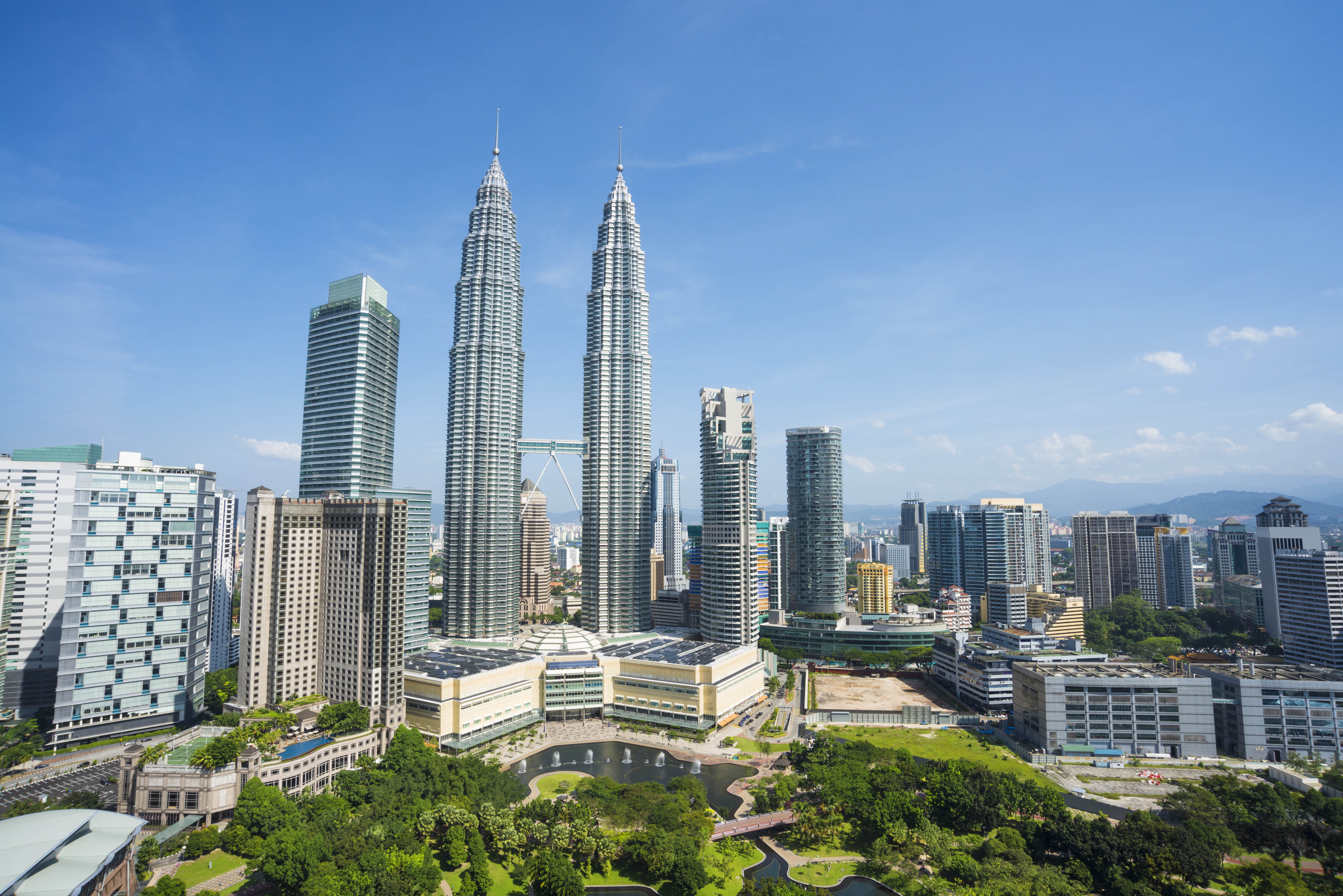 kuala-lumpur-petronas-twin-towers-skyline