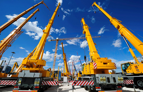 heavy-lift-logistics-cranes-specialized-equipment