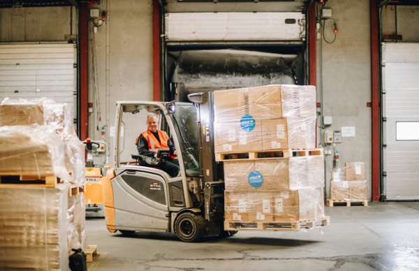 sgl-warehouse-forklift-pallet-transportation