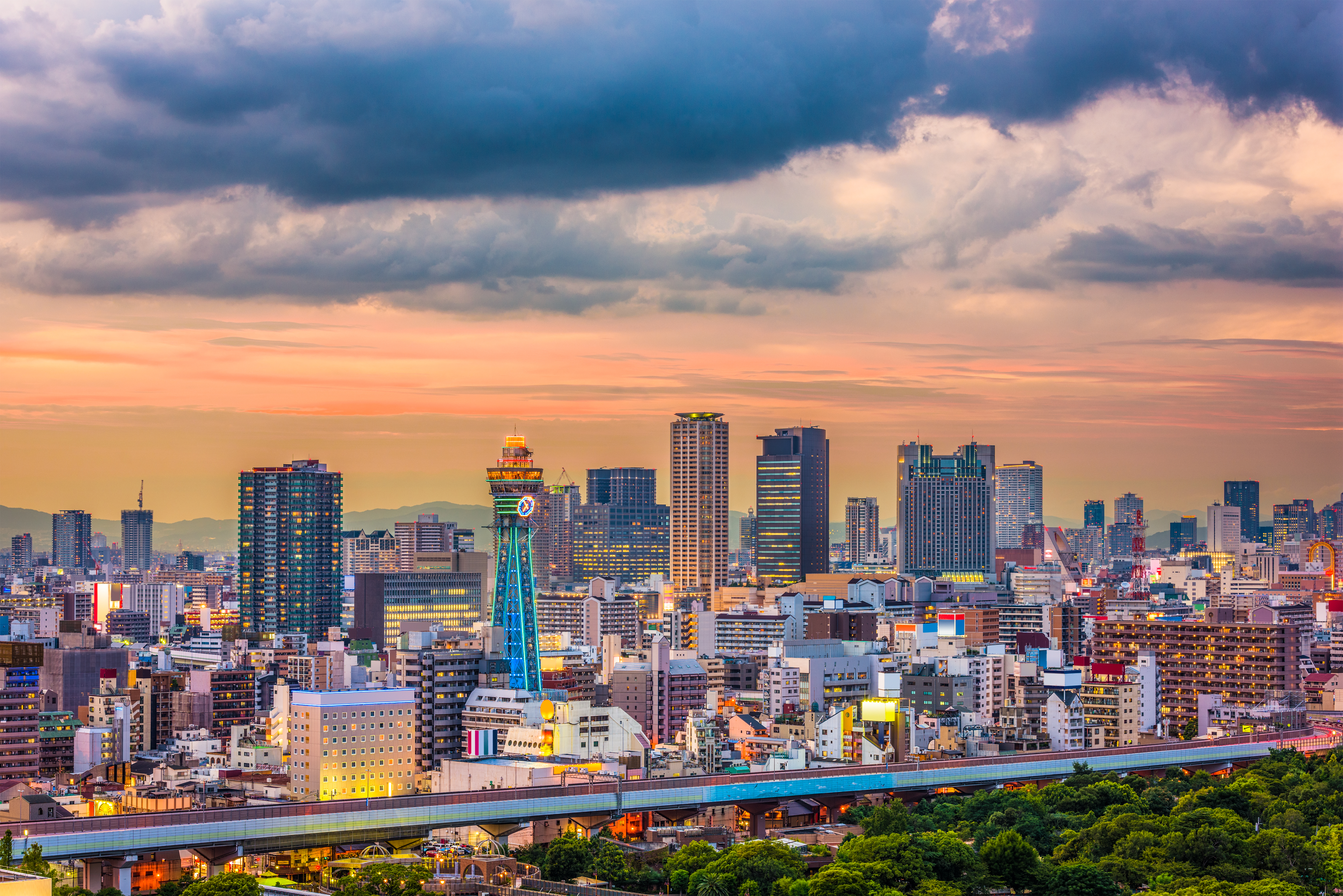 osaka-skyline-tsutenkaku-tower-japan