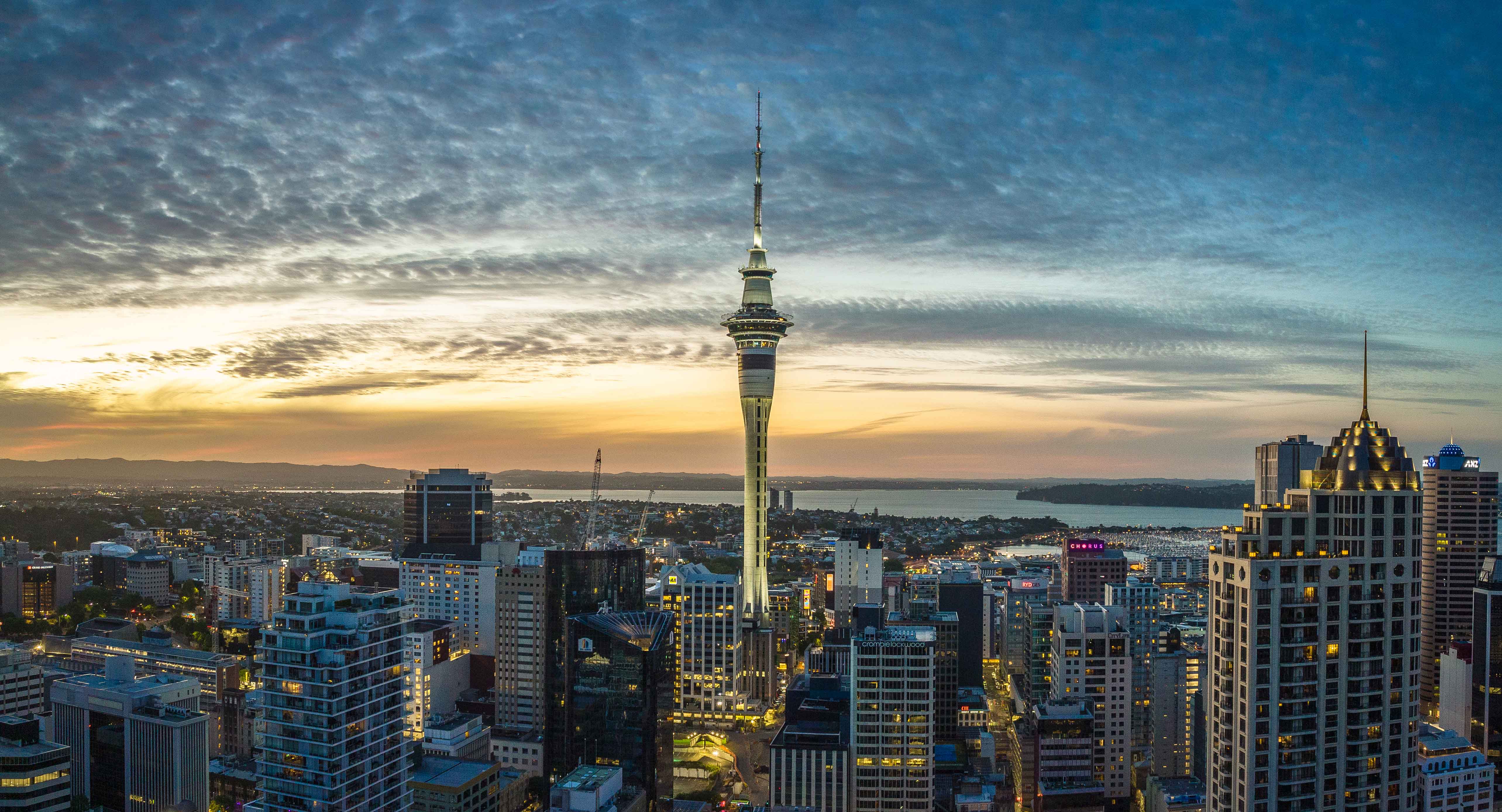 auckland-skyline-sunset-sky-tower