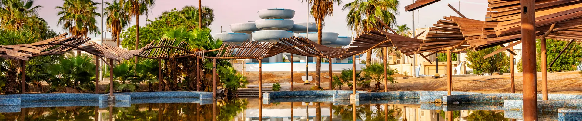 jeddah-park-wooden-pergolas-palm-trees-reflection