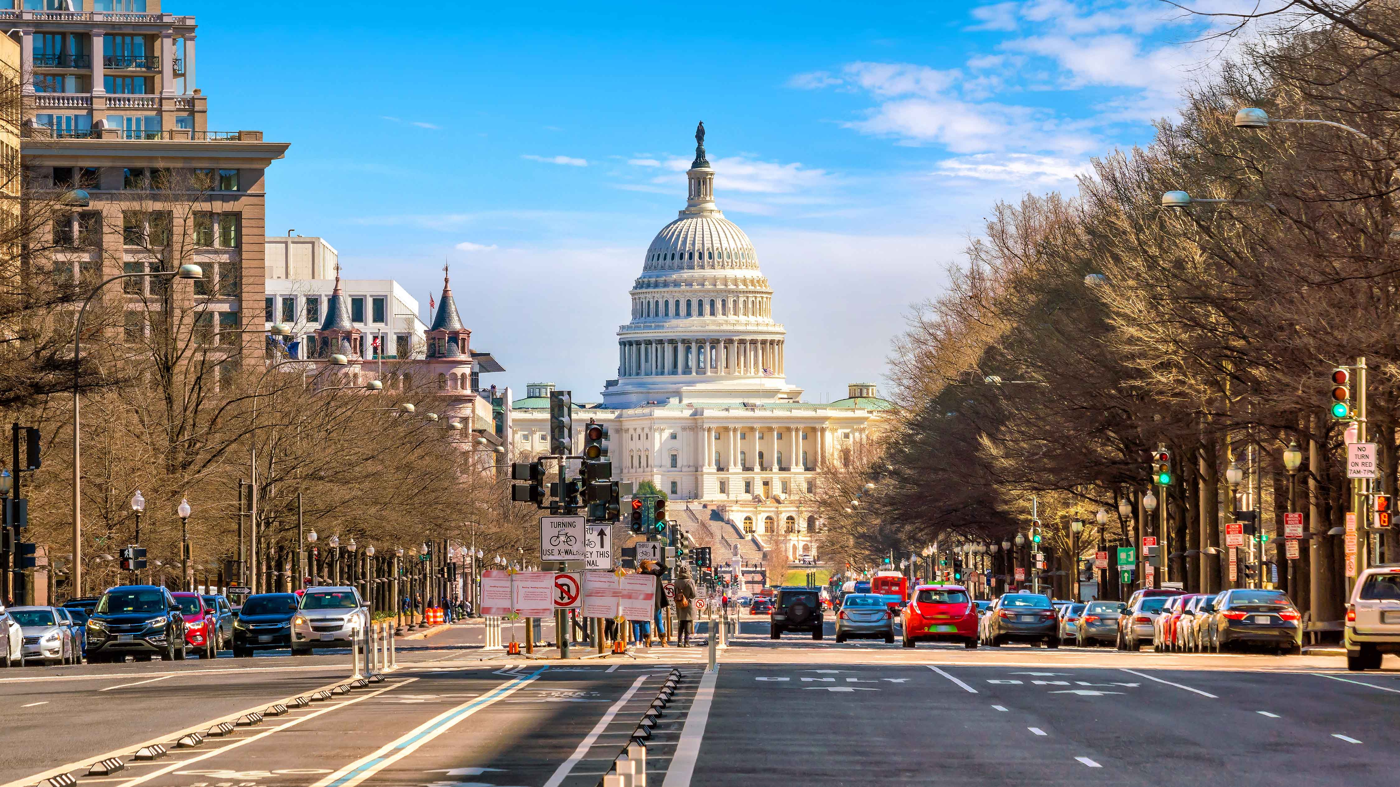 washington-dc-us-capitol-building-street-view