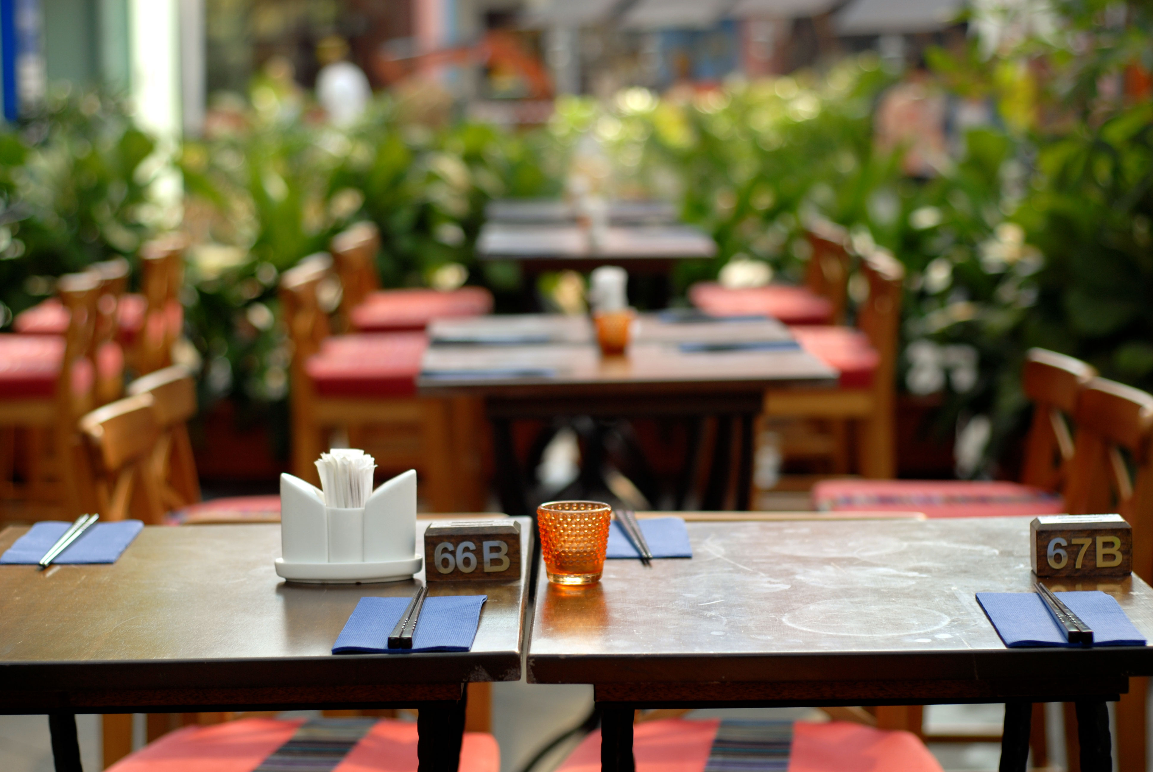 singapore-hawker-center-table-reservation
