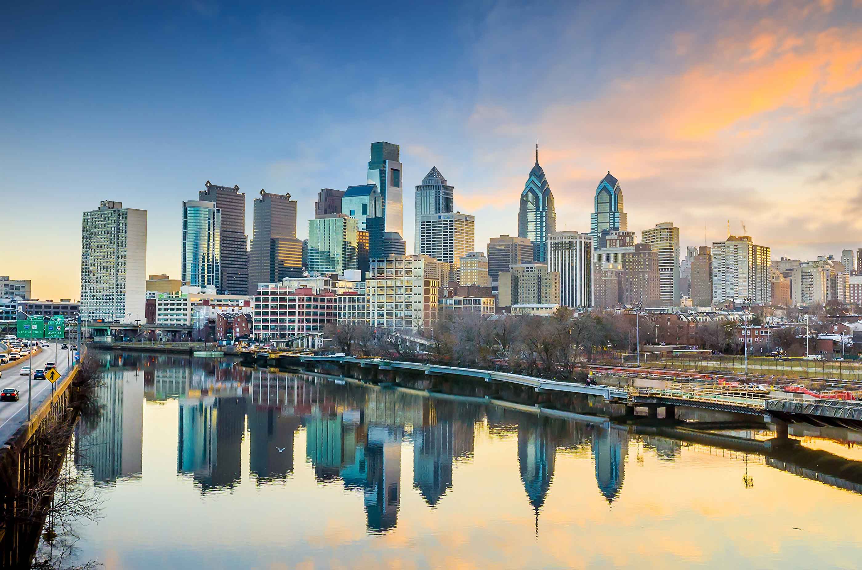 philadelphia-skyline-sunset-schuylkill-river-reflection