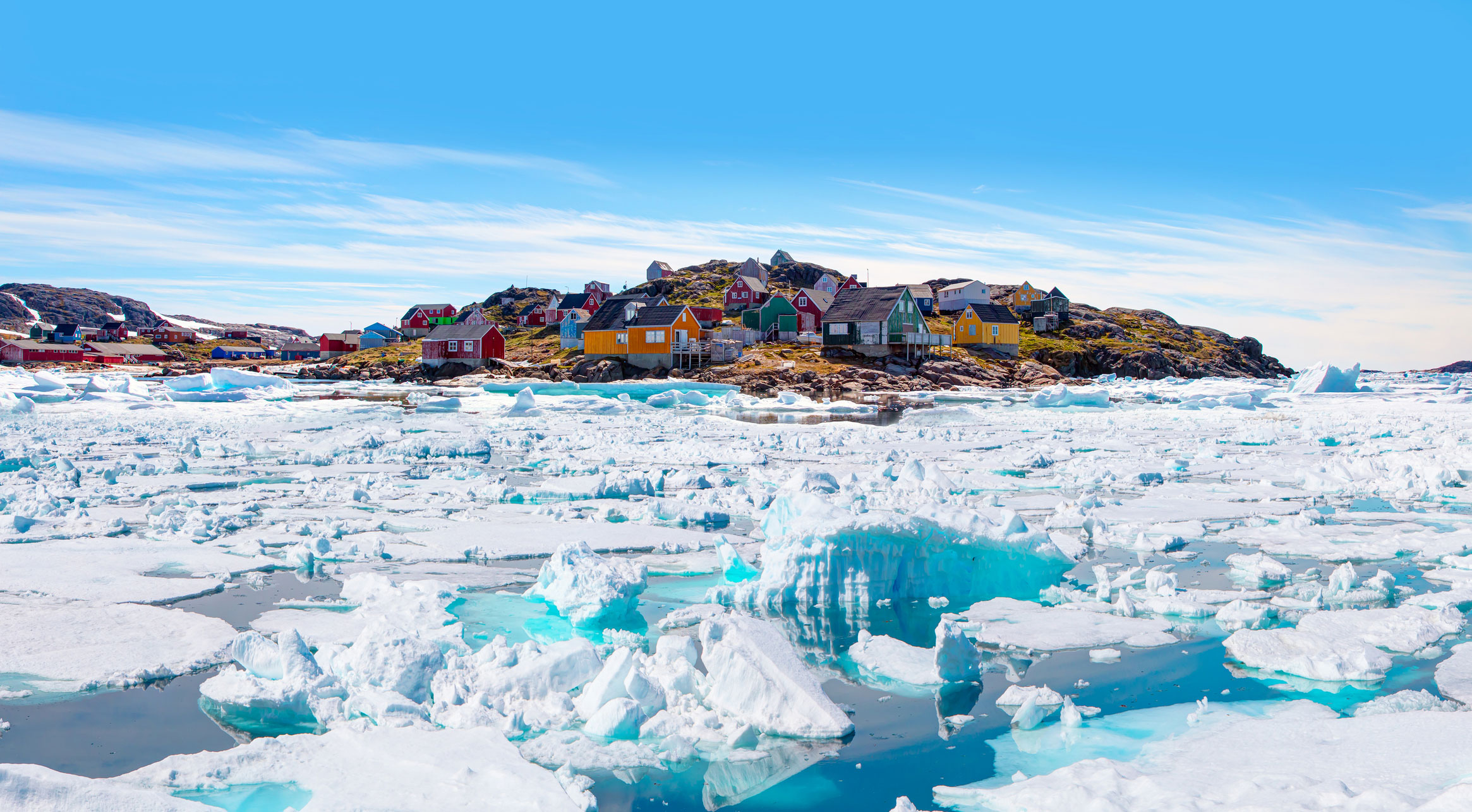 greenland-icy-landscape-colorful-village
