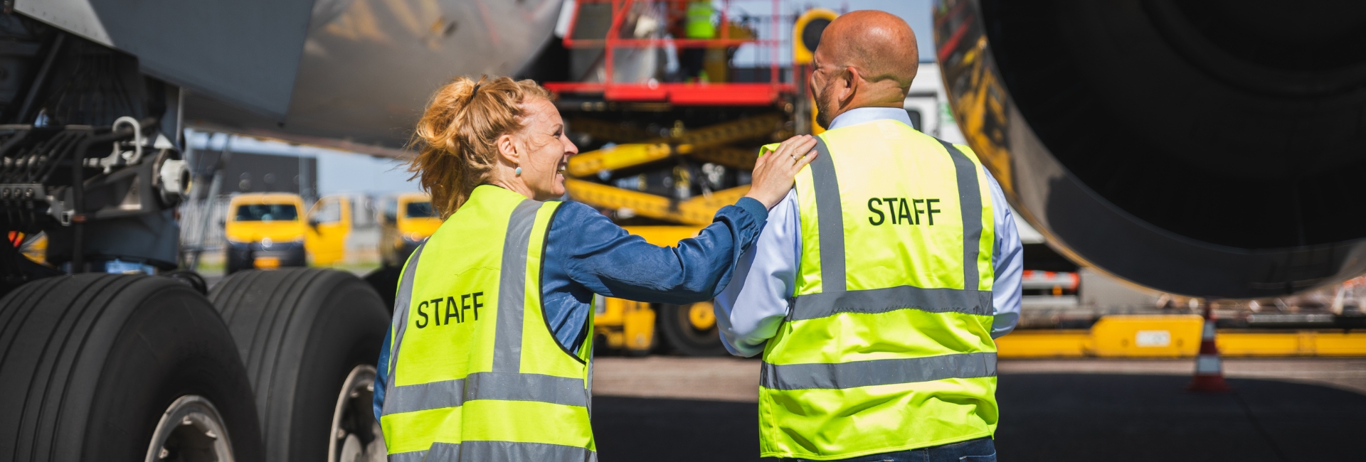 airport-staff-aircraft-operations-teamwork