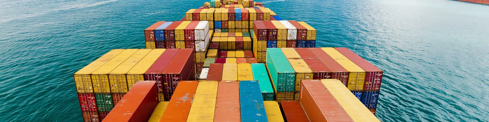 ocean-lcl-shipping-containers-cargo-ship